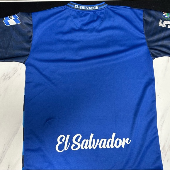 El Salvador Soccer Jersey Size: L - Picture 3 of 3